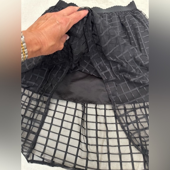 Windsor Mesh Skirt Large - Picture 6 of 7